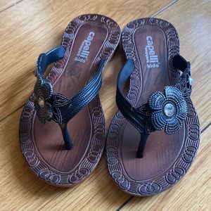 Capelli flip flop black with flowers girls size 10/11T